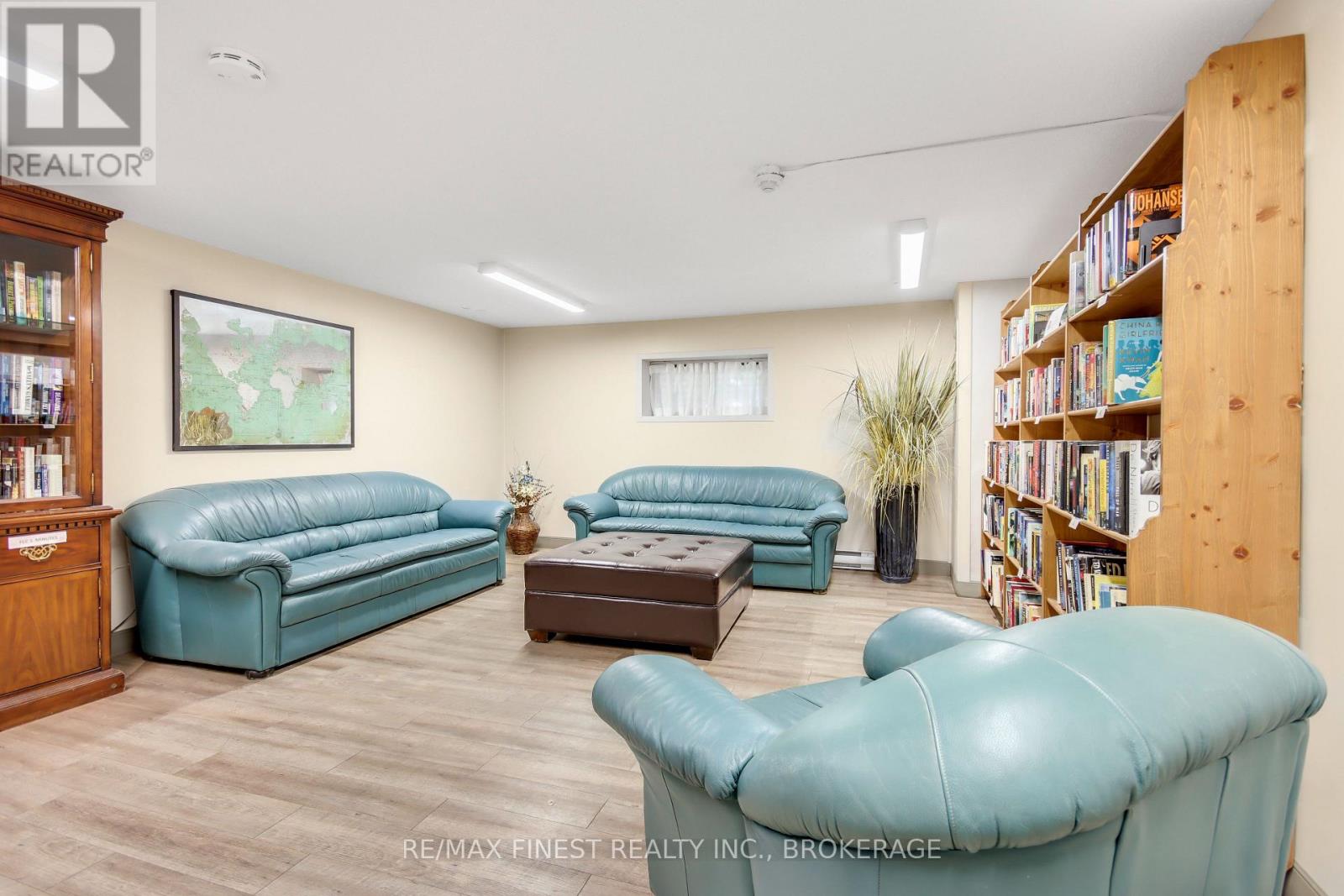 #206 2 MOWAT AVENUE - 12