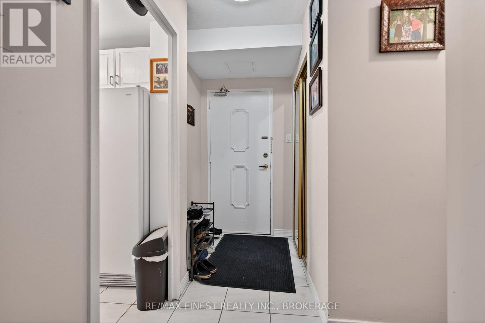#206 2 MOWAT AVENUE - 18