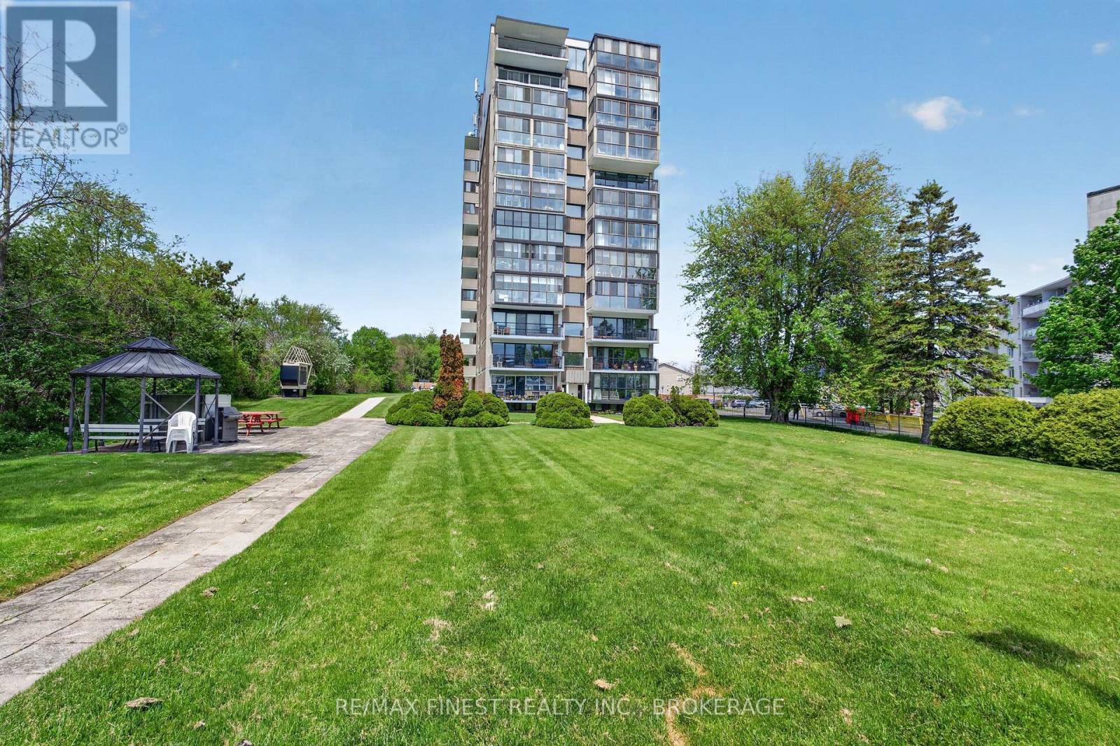 #206 2 MOWAT AVENUE - 2