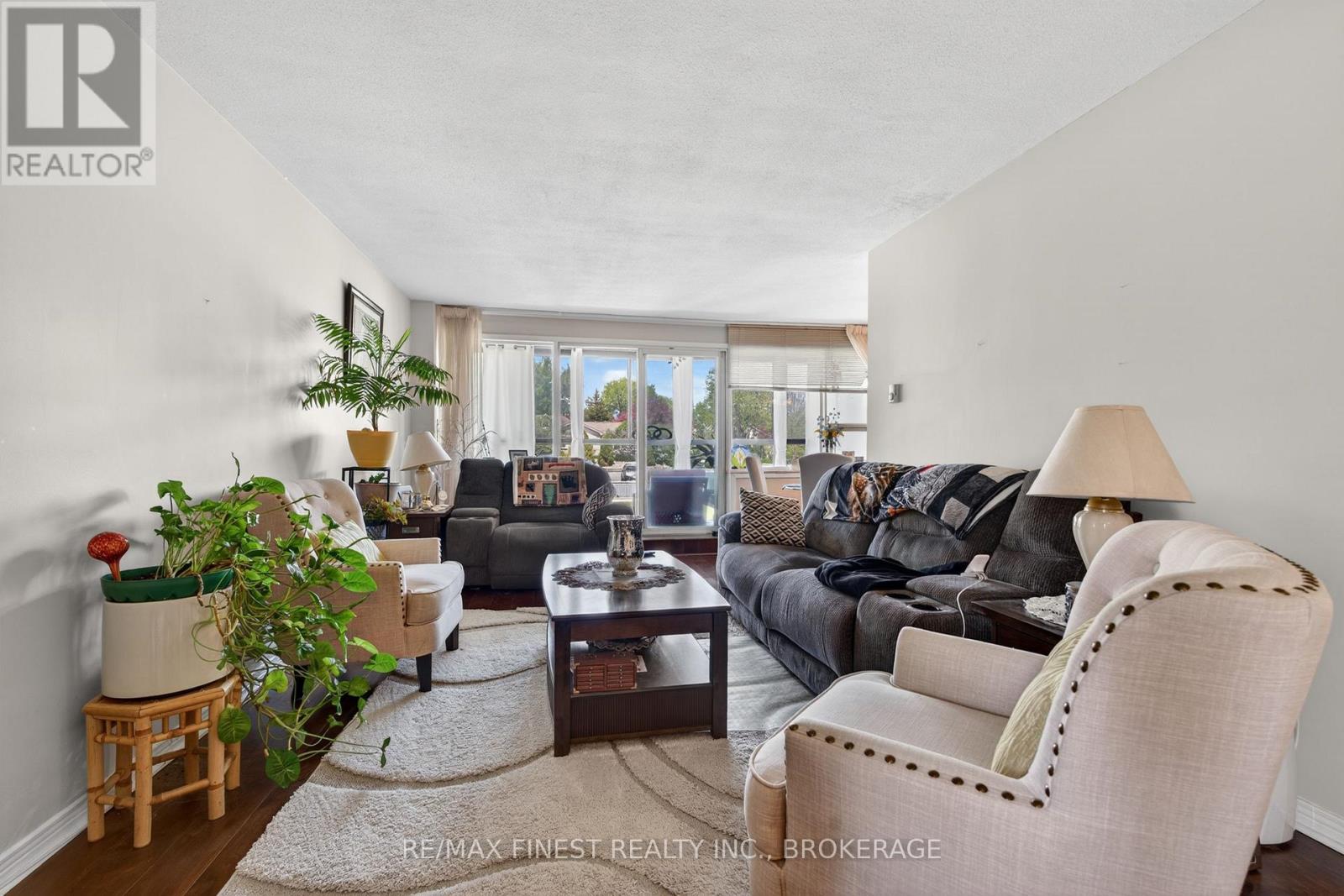 #206 2 MOWAT AVENUE - 21