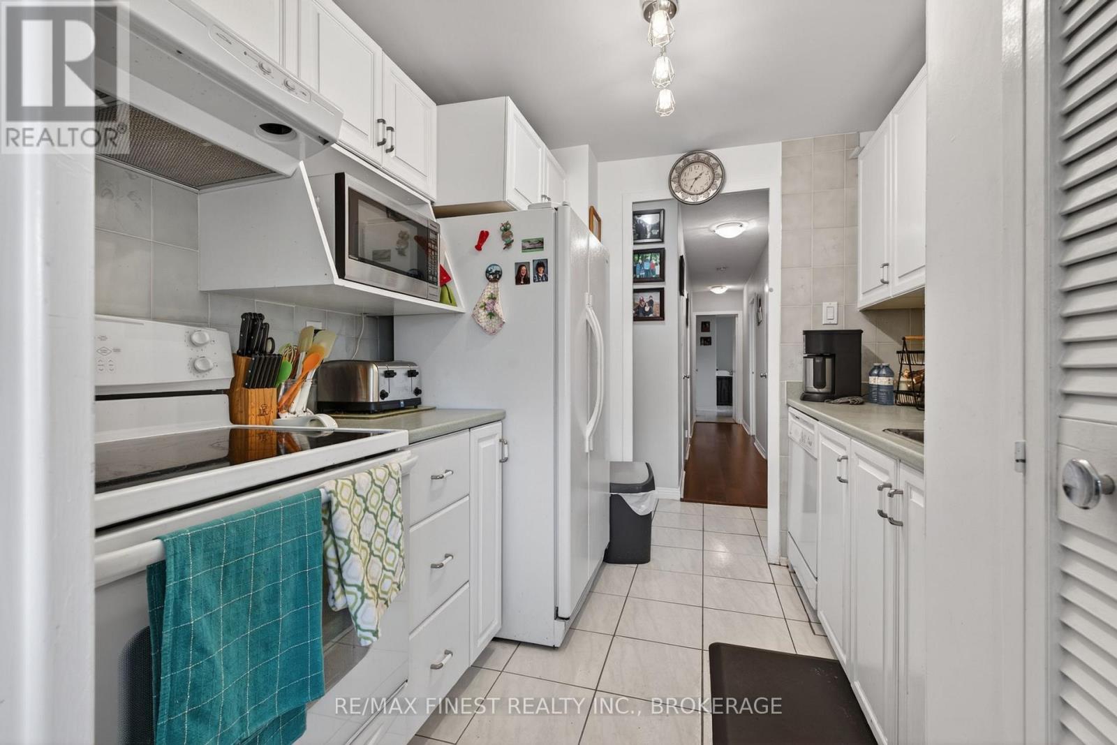 #206 2 MOWAT AVENUE - 22