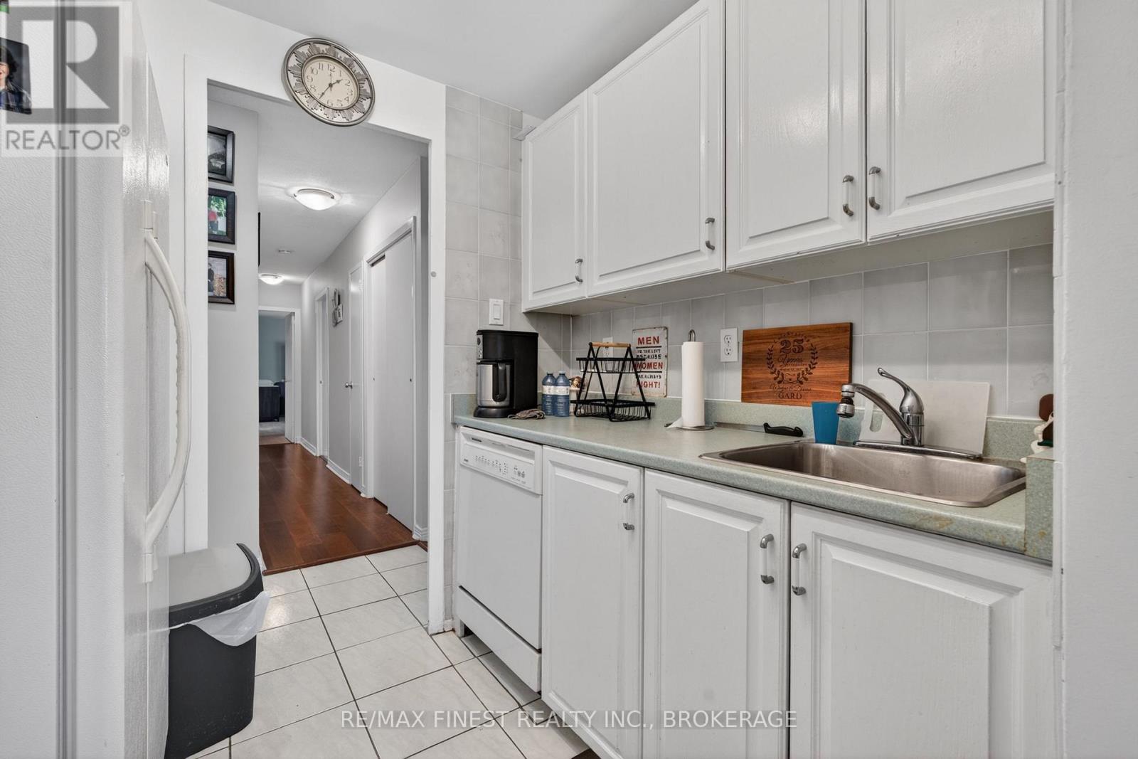 #206 2 MOWAT AVENUE - 23