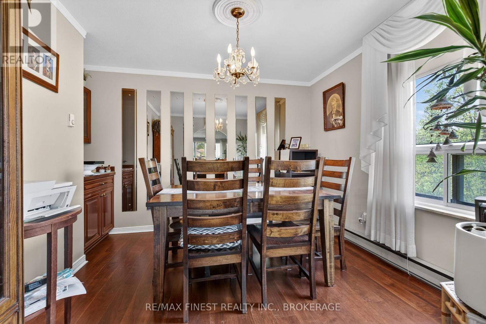 #206 2 MOWAT AVENUE - 27