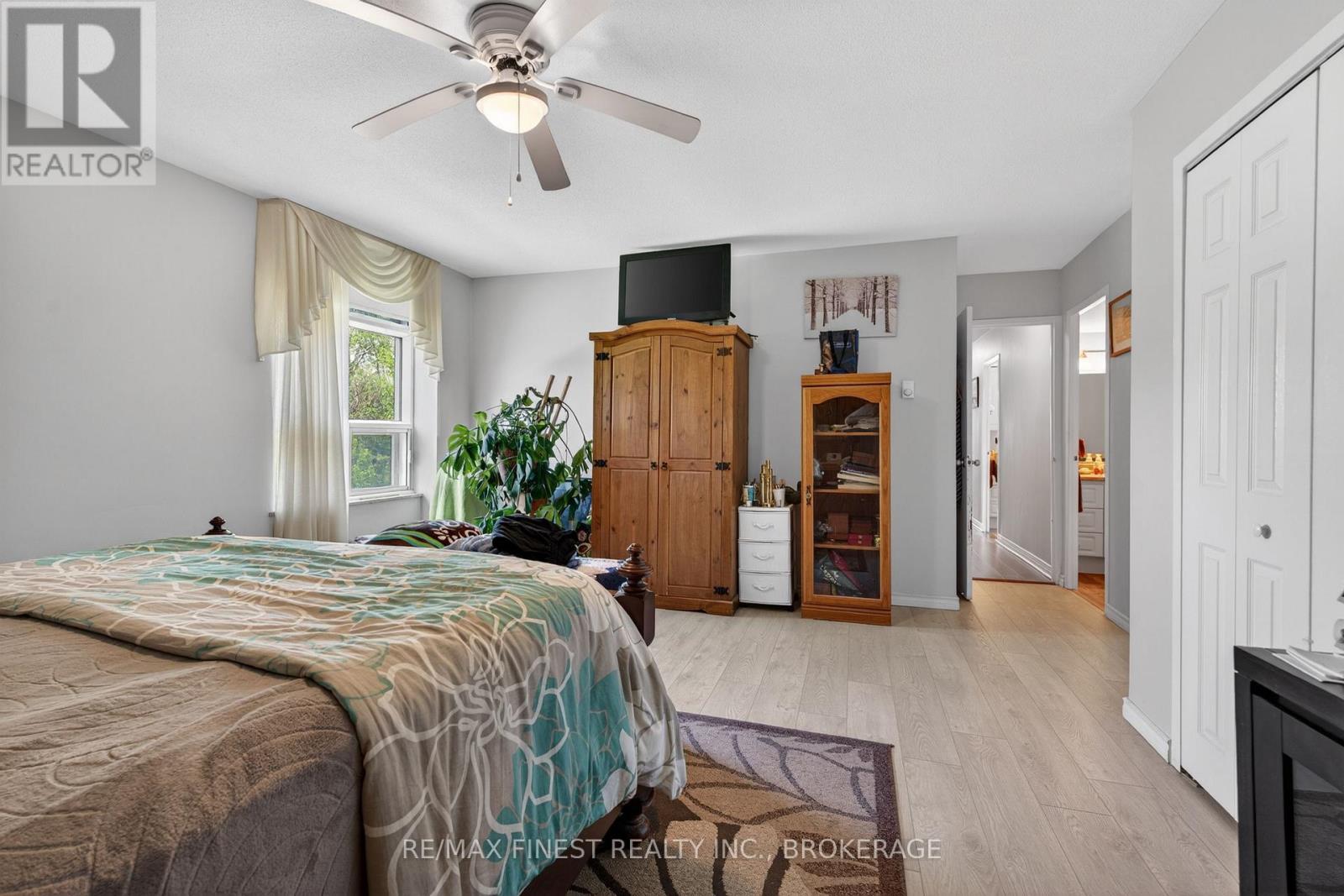 #206 2 MOWAT AVENUE - 30