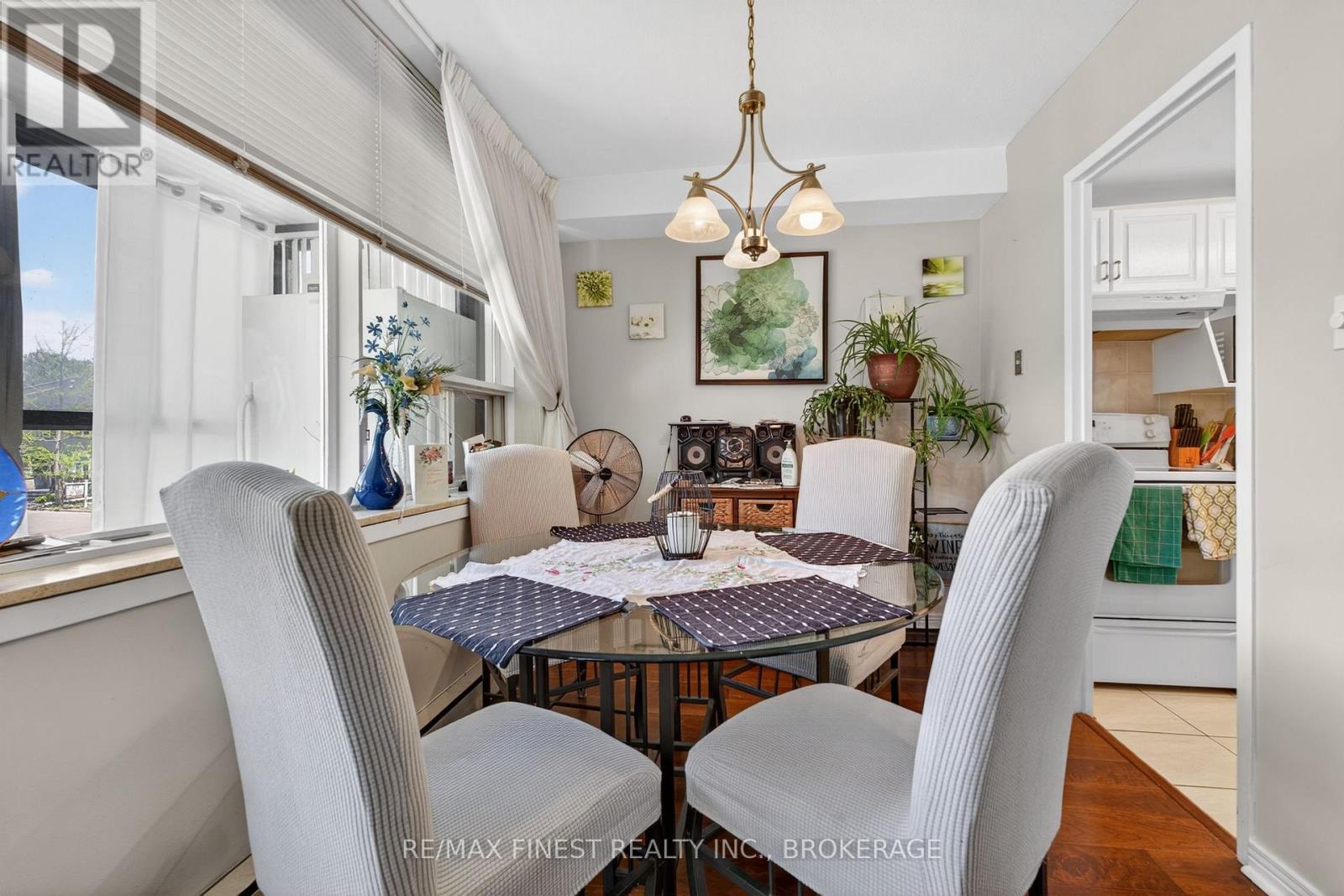 #206 2 MOWAT AVENUE - 26