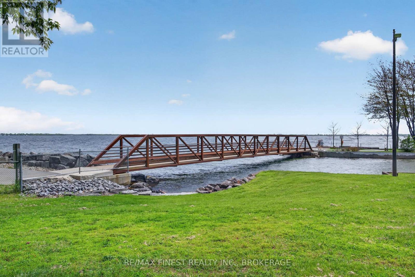 #206 2 MOWAT AVENUE - 3