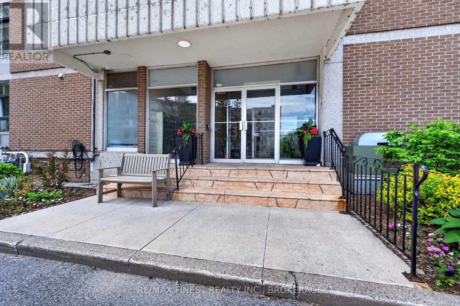 #206 2 MOWAT AVENUE - 4