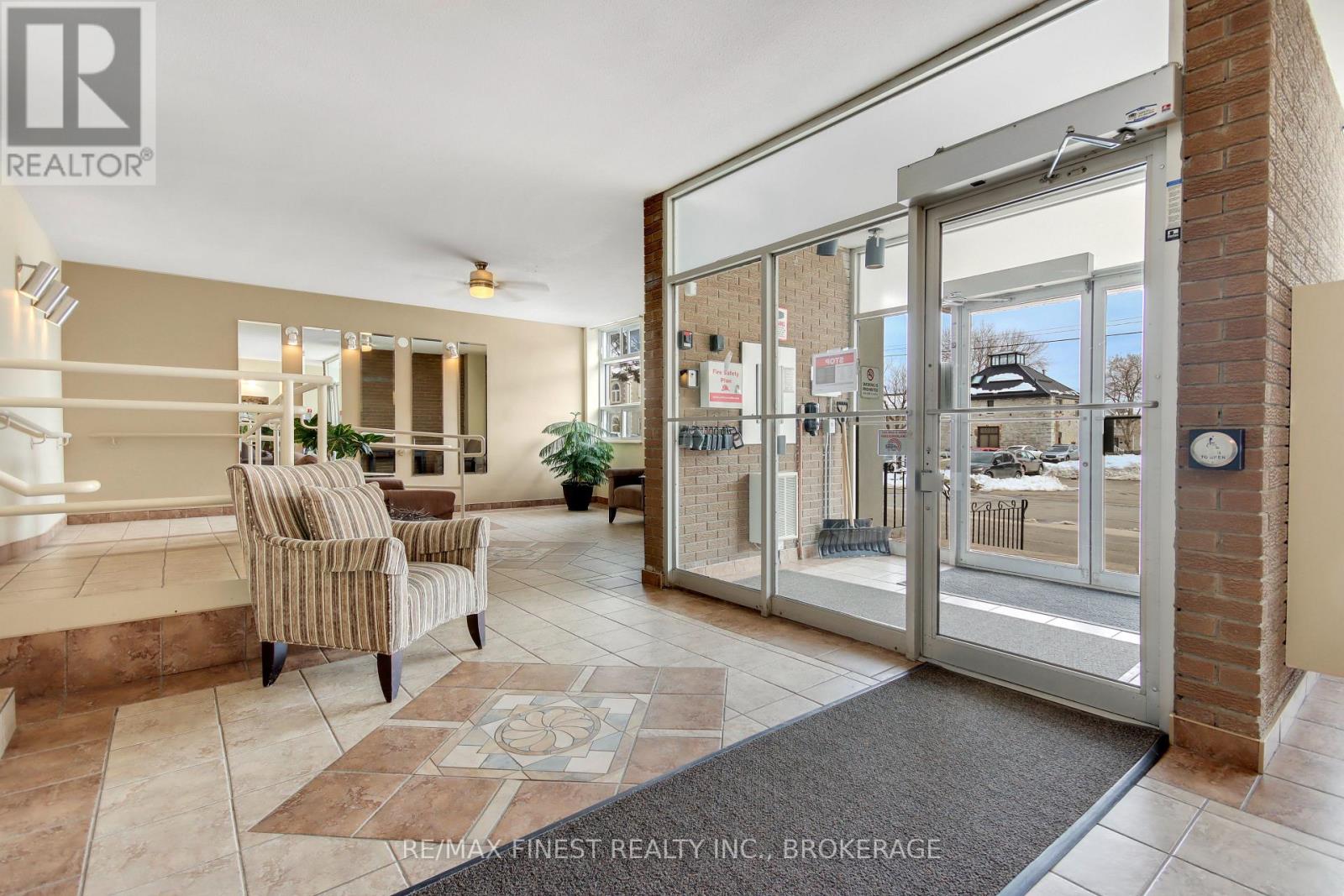 #206 2 MOWAT AVENUE - 6