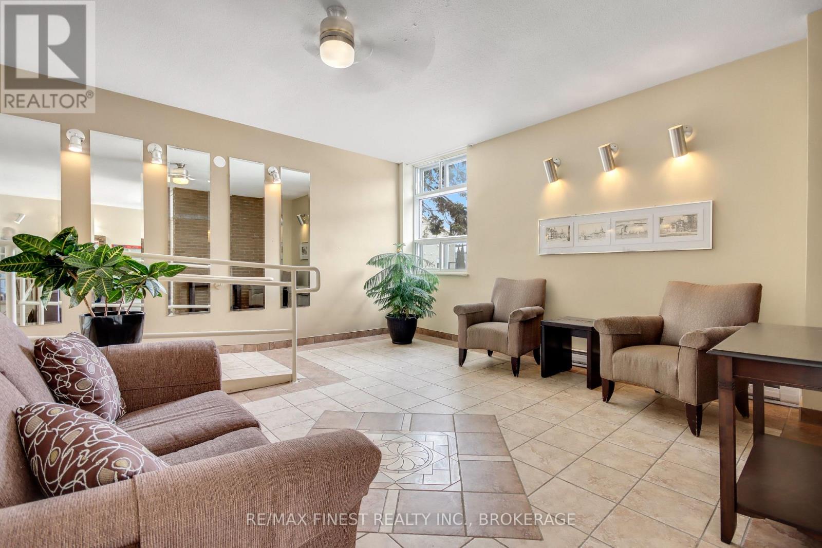 #206 2 MOWAT AVENUE - 8