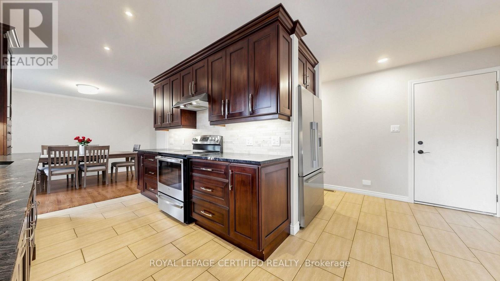 438 LEXINGTON ROAD - 18