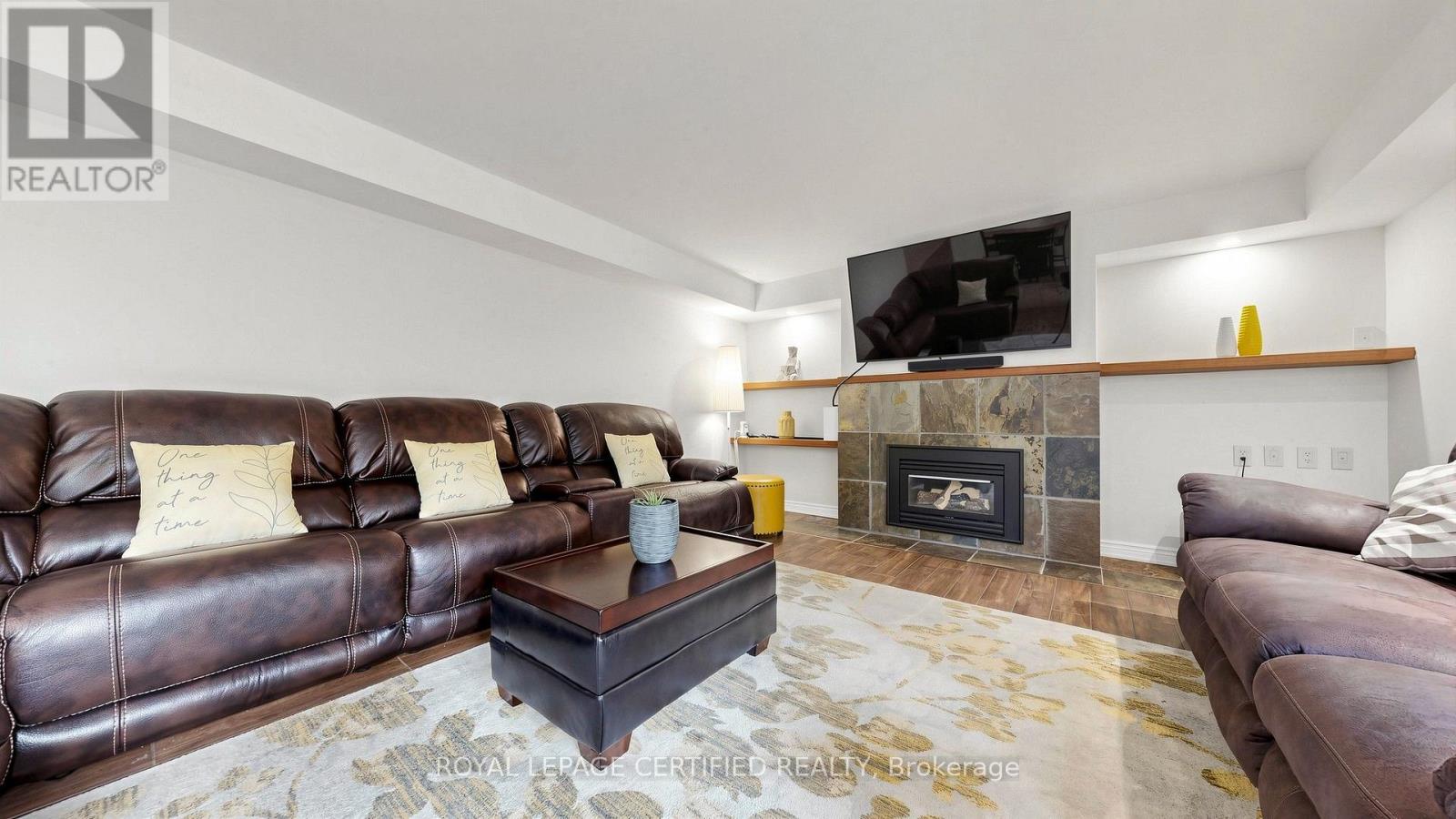 438 LEXINGTON ROAD - 32