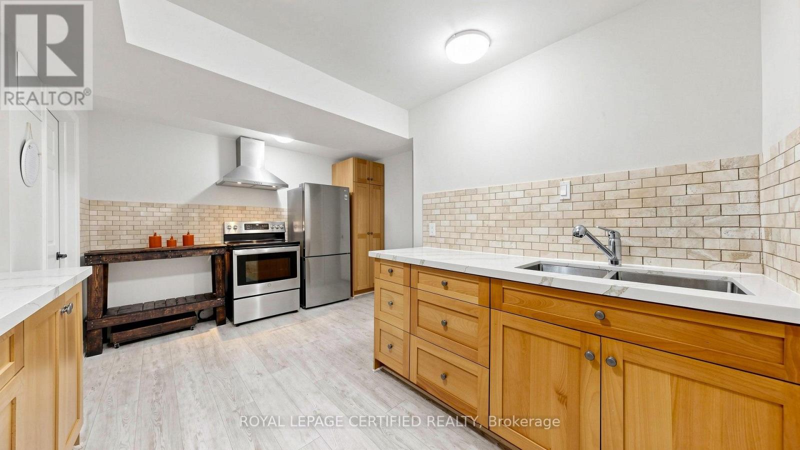 438 LEXINGTON ROAD - 35