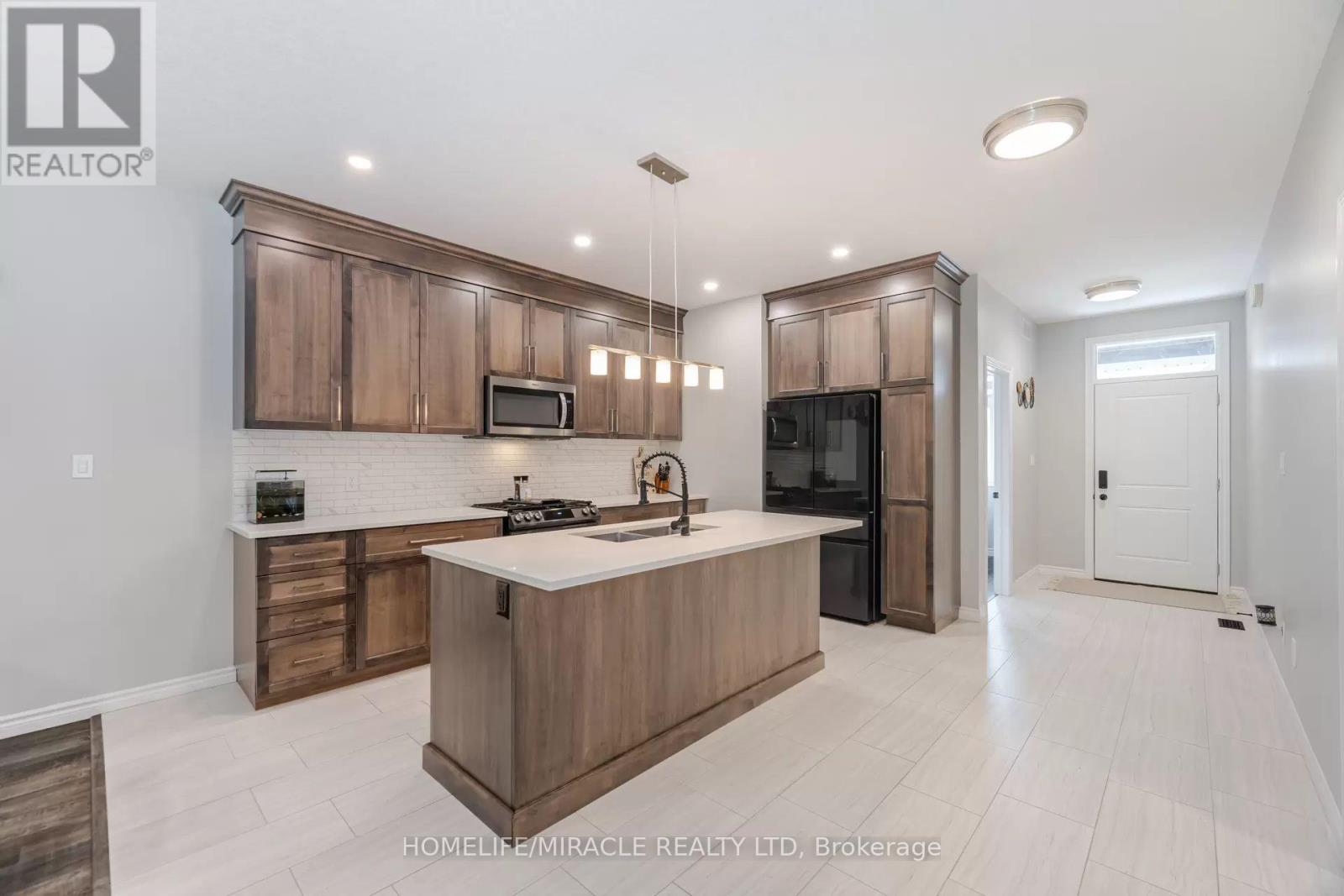 ##9 44 MAIN STREET - 11