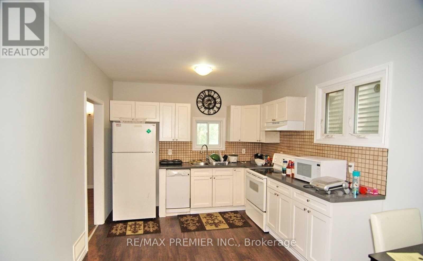 3588 SANDWICH STREET - 6