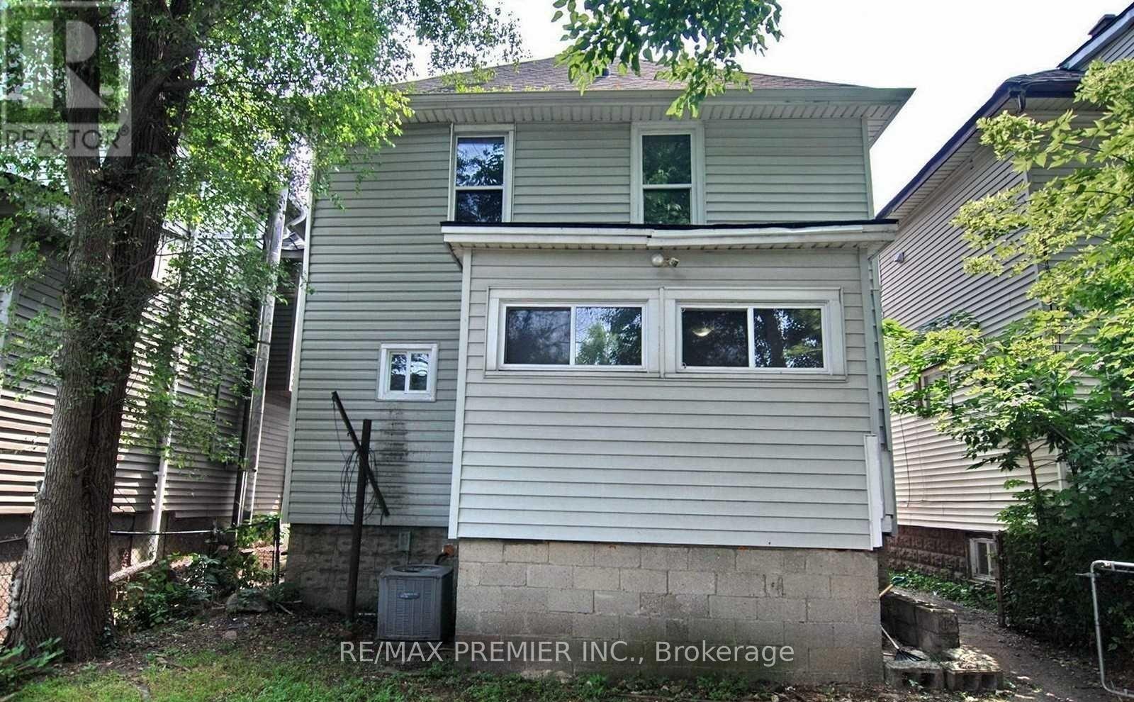 3588 SANDWICH STREET - 7