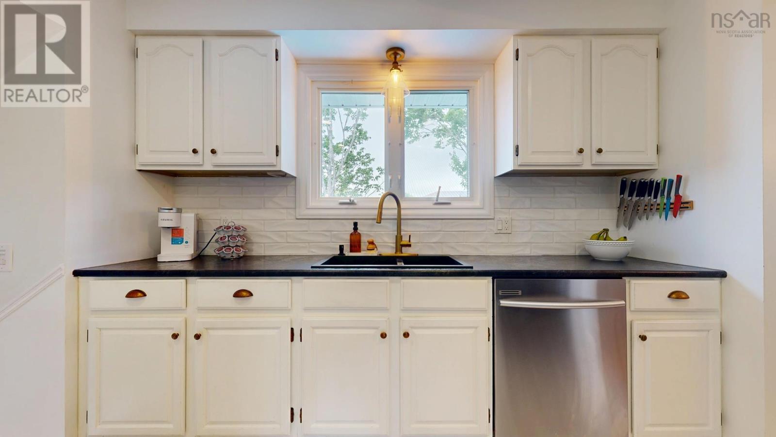Property 13 of 49 of 42 Cedar Crescent