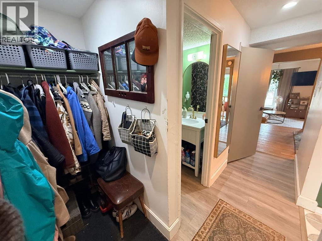 5701 31 Street - 7