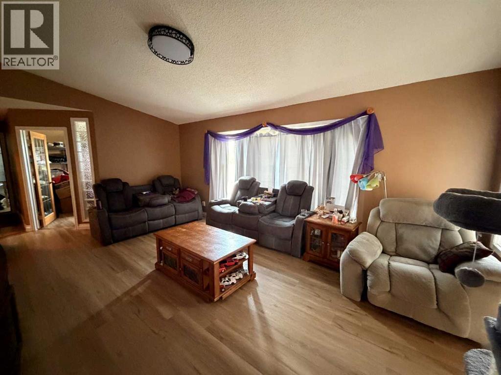 18, Combs Drive - 7