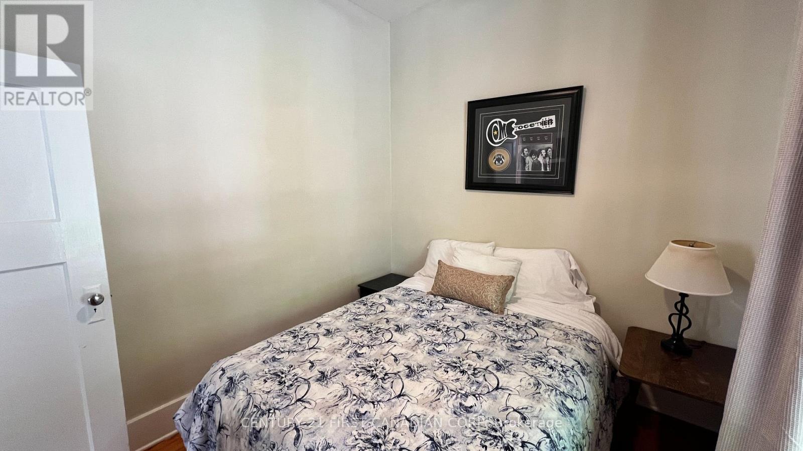52 BECHER STREET - 19