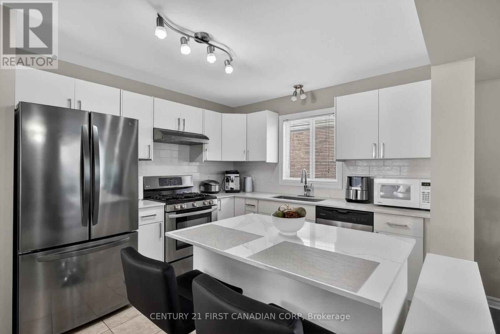 1185 SANDBAR STREET - 12
