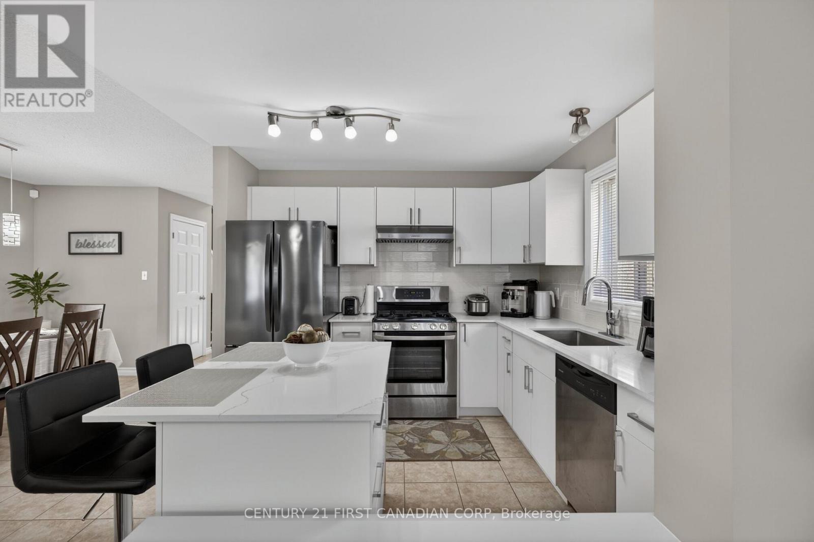 1185 SANDBAR STREET - 13