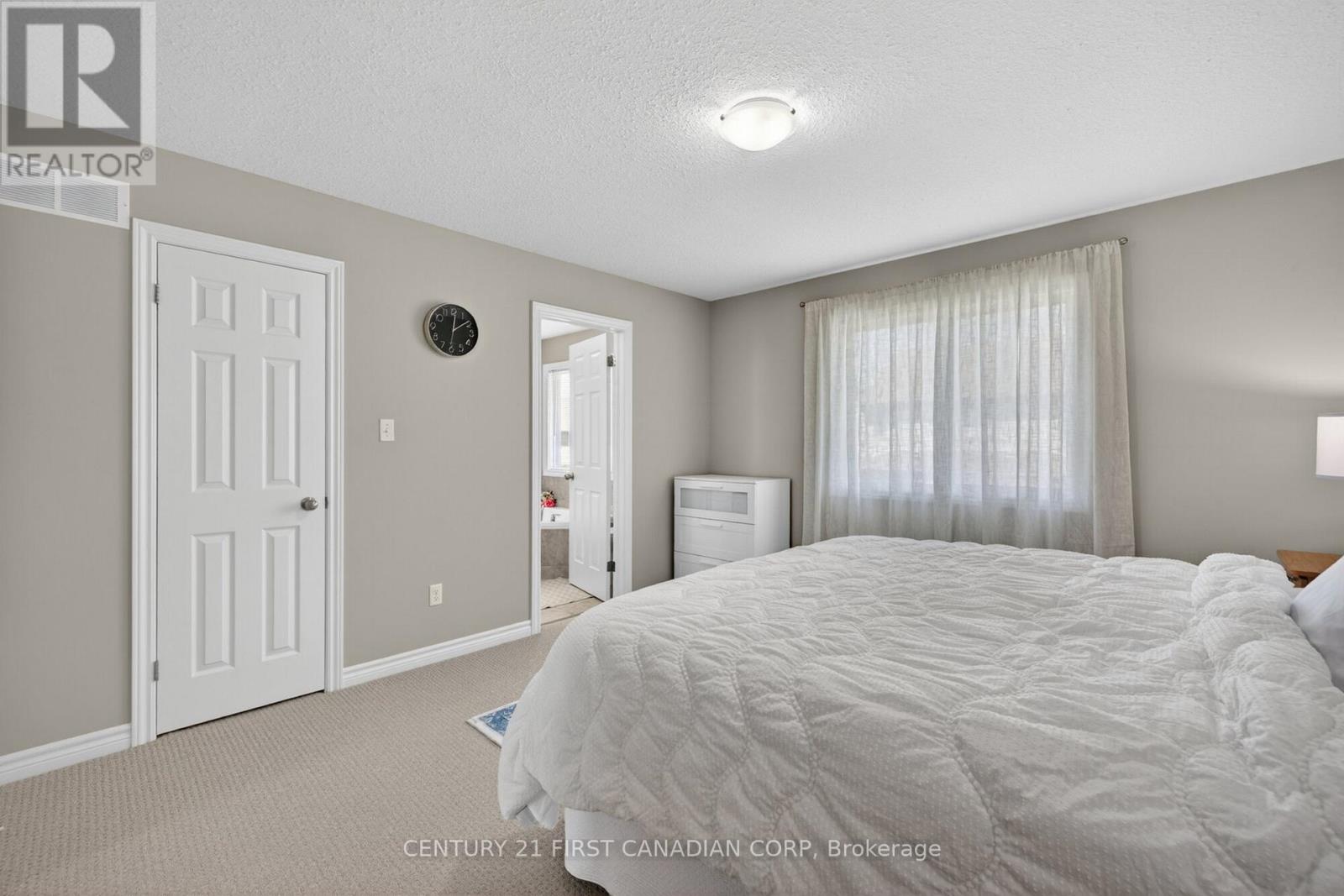 1185 SANDBAR STREET - 24