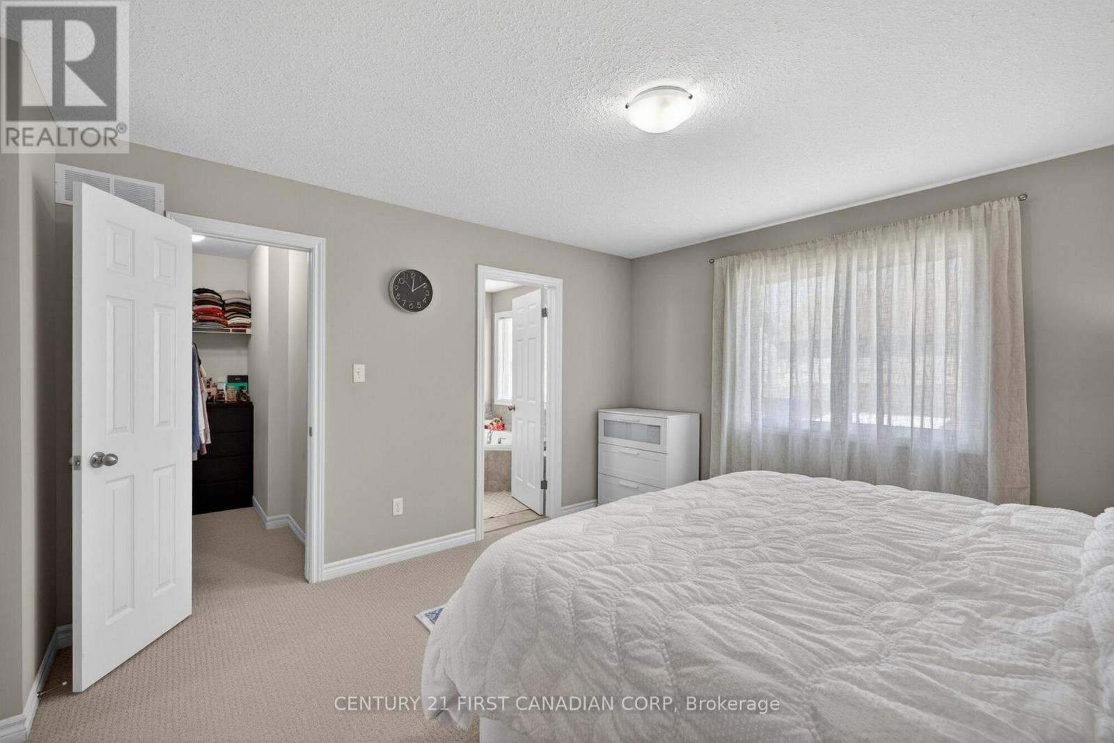 1185 SANDBAR STREET - 25