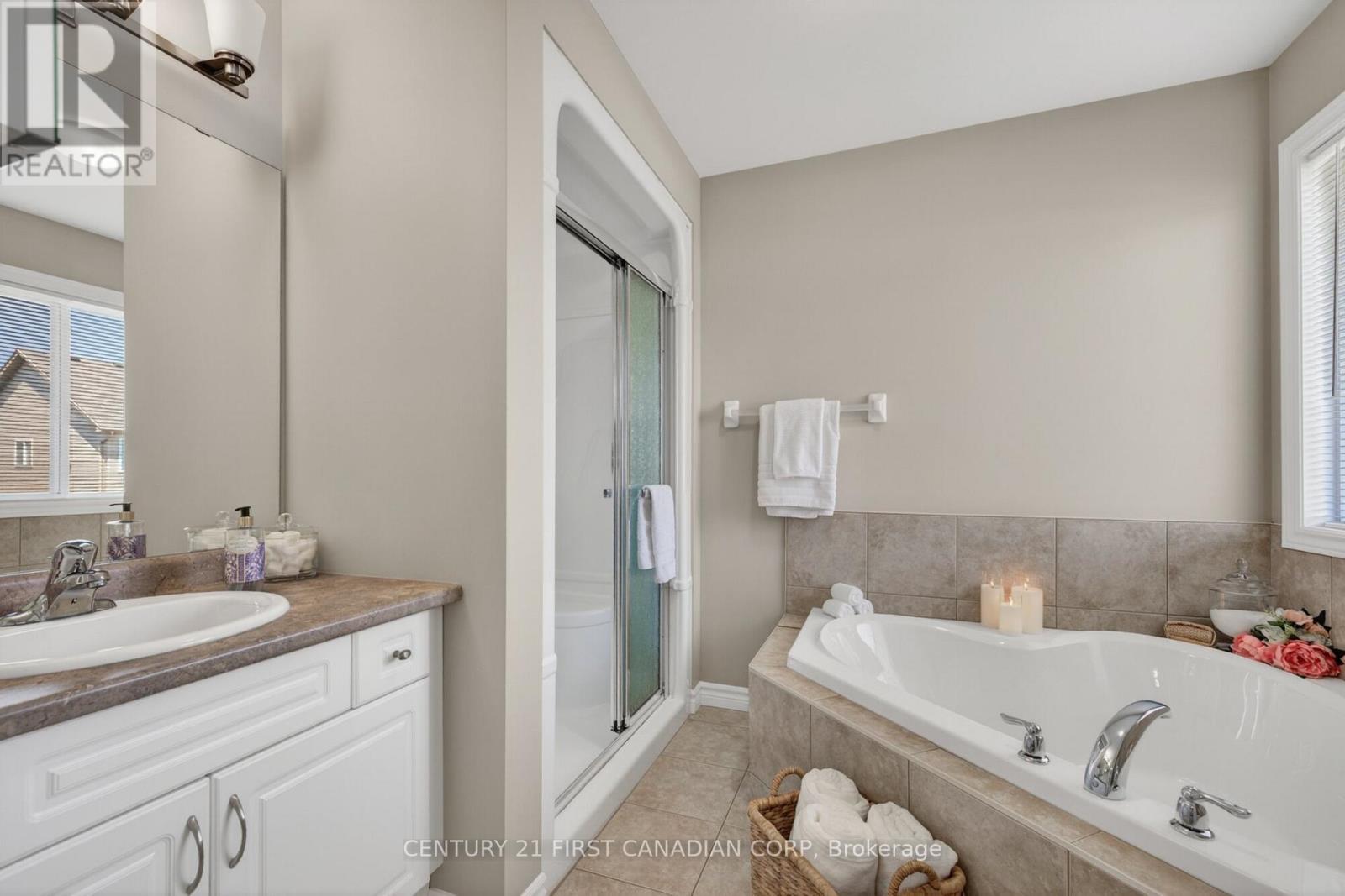 1185 SANDBAR STREET - 28