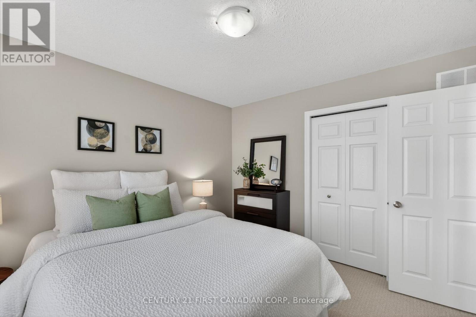 1185 SANDBAR STREET - 30
