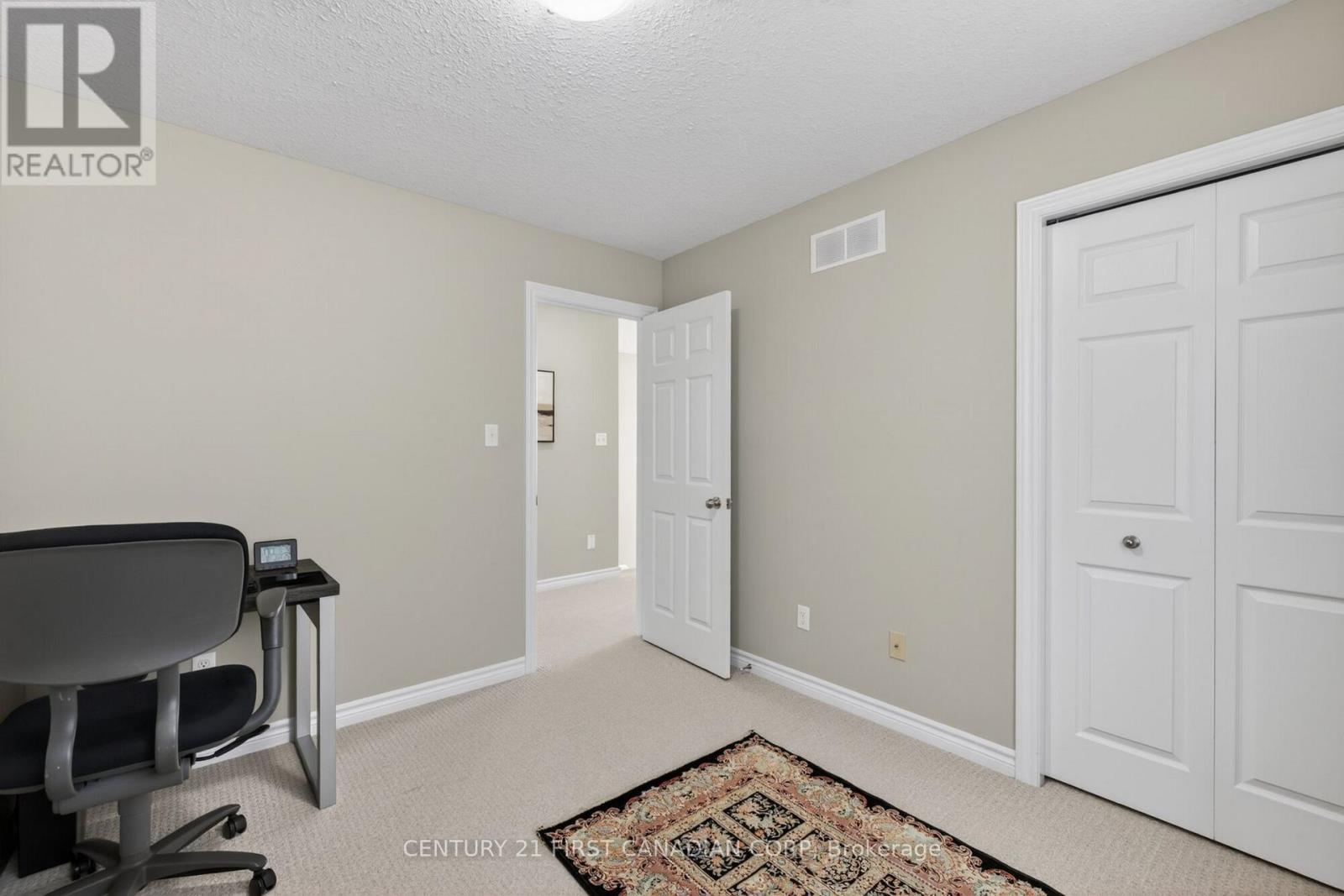 1185 SANDBAR STREET - 32