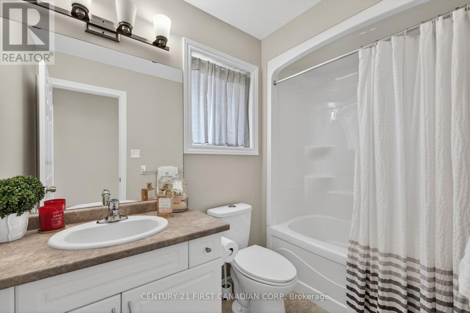 1185 SANDBAR STREET - 33