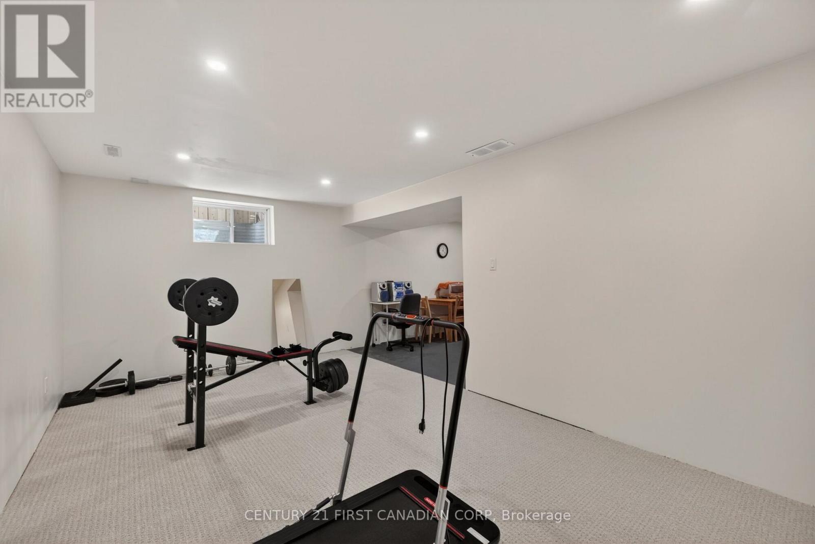 1185 SANDBAR STREET - 37