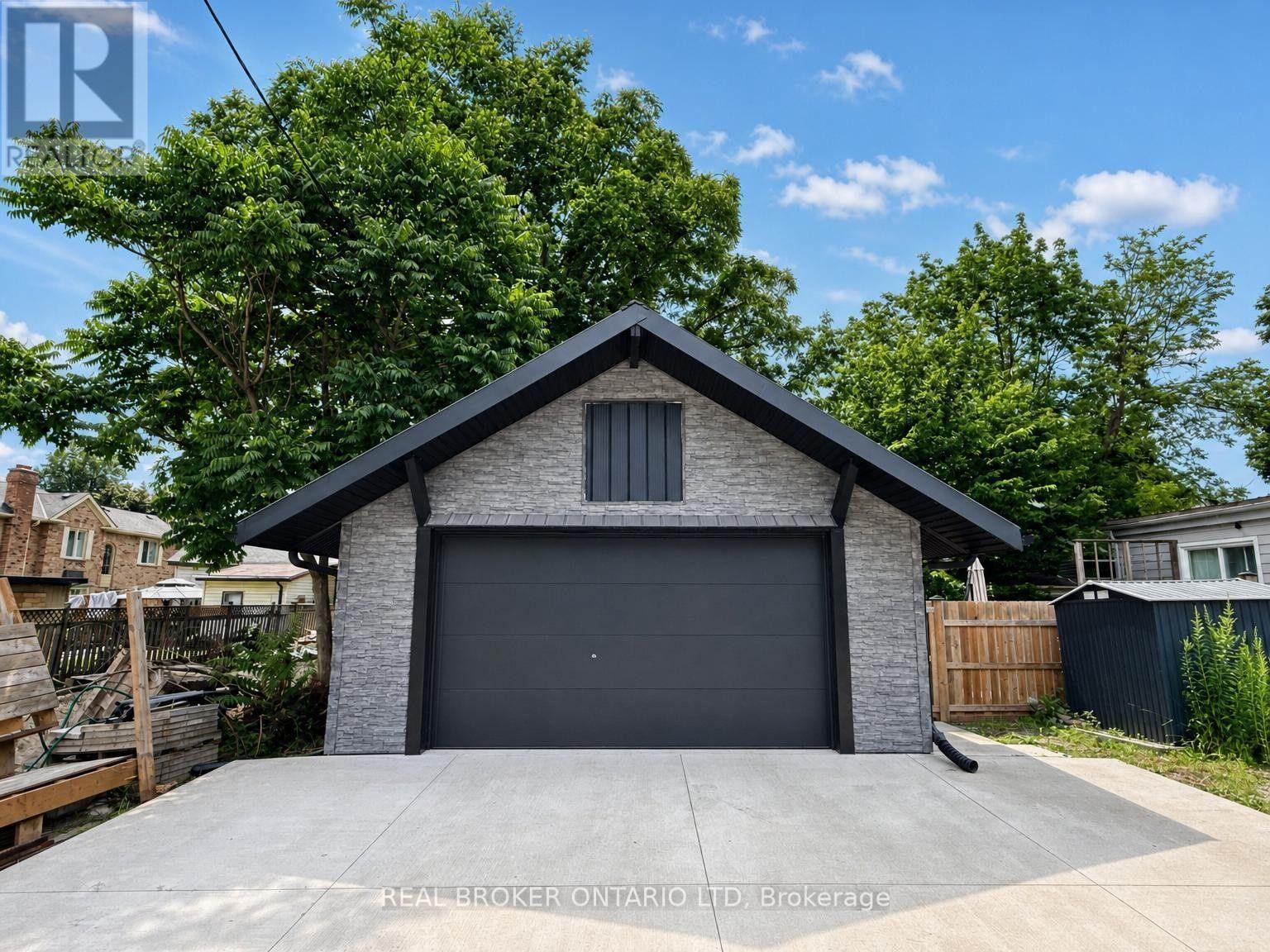 820 MAITLAND STREET - Image 26