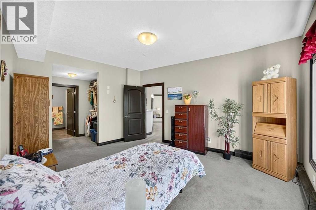 #218 30 Royal Oak Plaza NW - 13