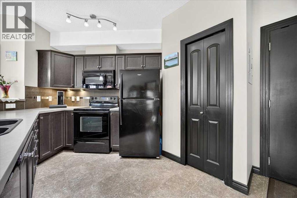 #218 30 Royal Oak Plaza NW - 9