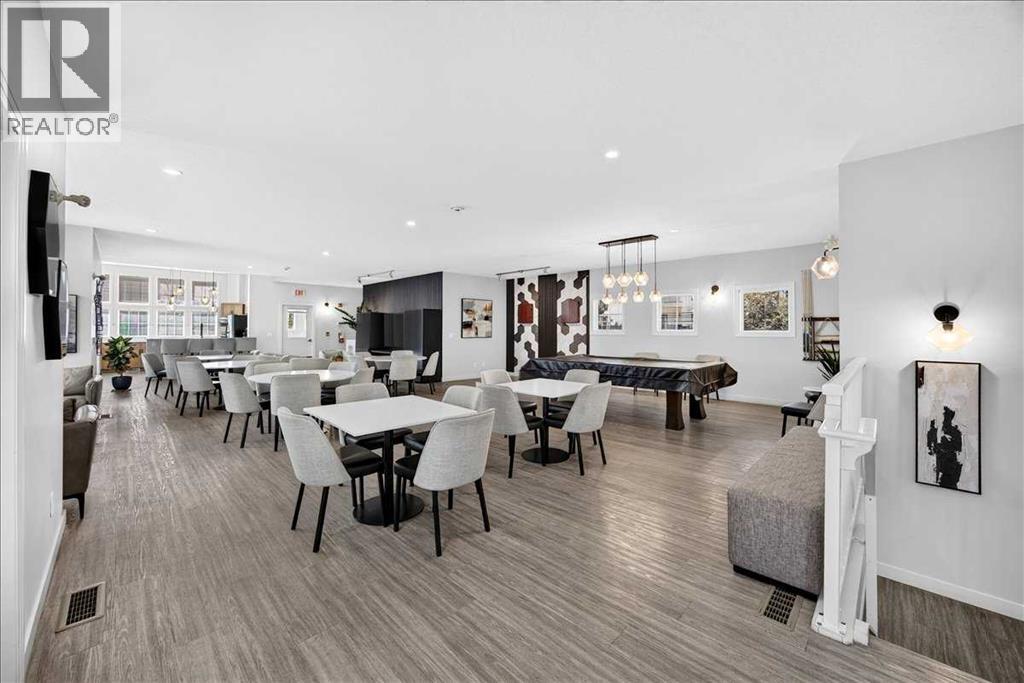 #218 30 Royal Oak Plaza NW - 32