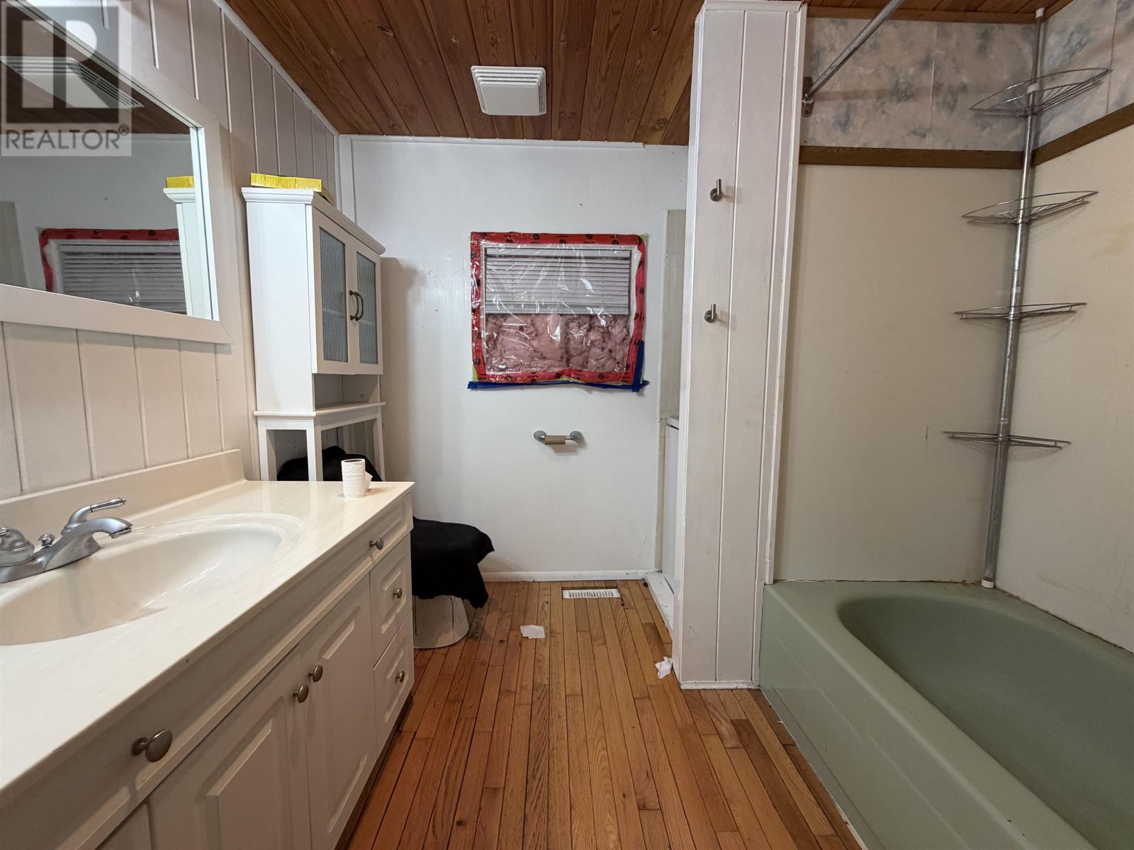 36 Sherbrooke ST - 18
