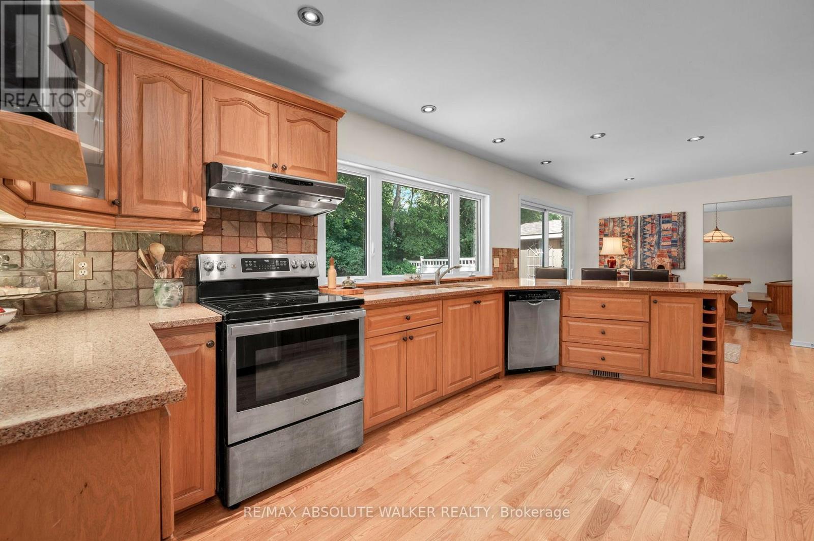 535 BUCHANAN CRESCENT, Ottawa. Luxury613. By Peter Sagos - Image 14
