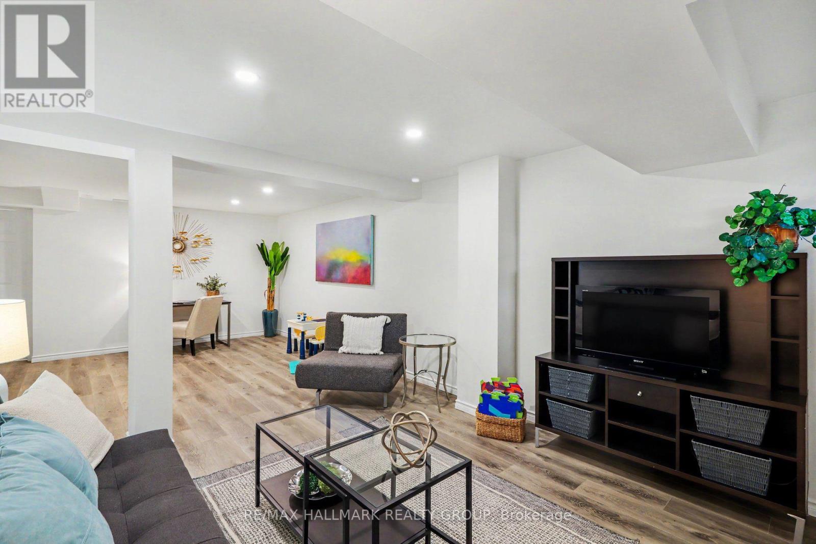 #63 710 CORONATION AVENUE - 26