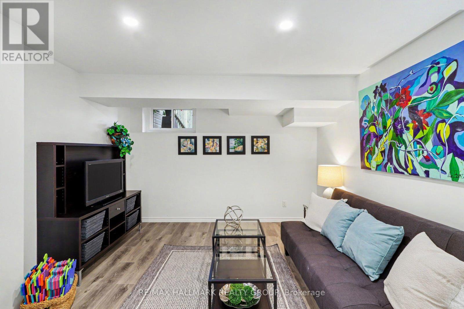 #63 710 CORONATION AVENUE - 27