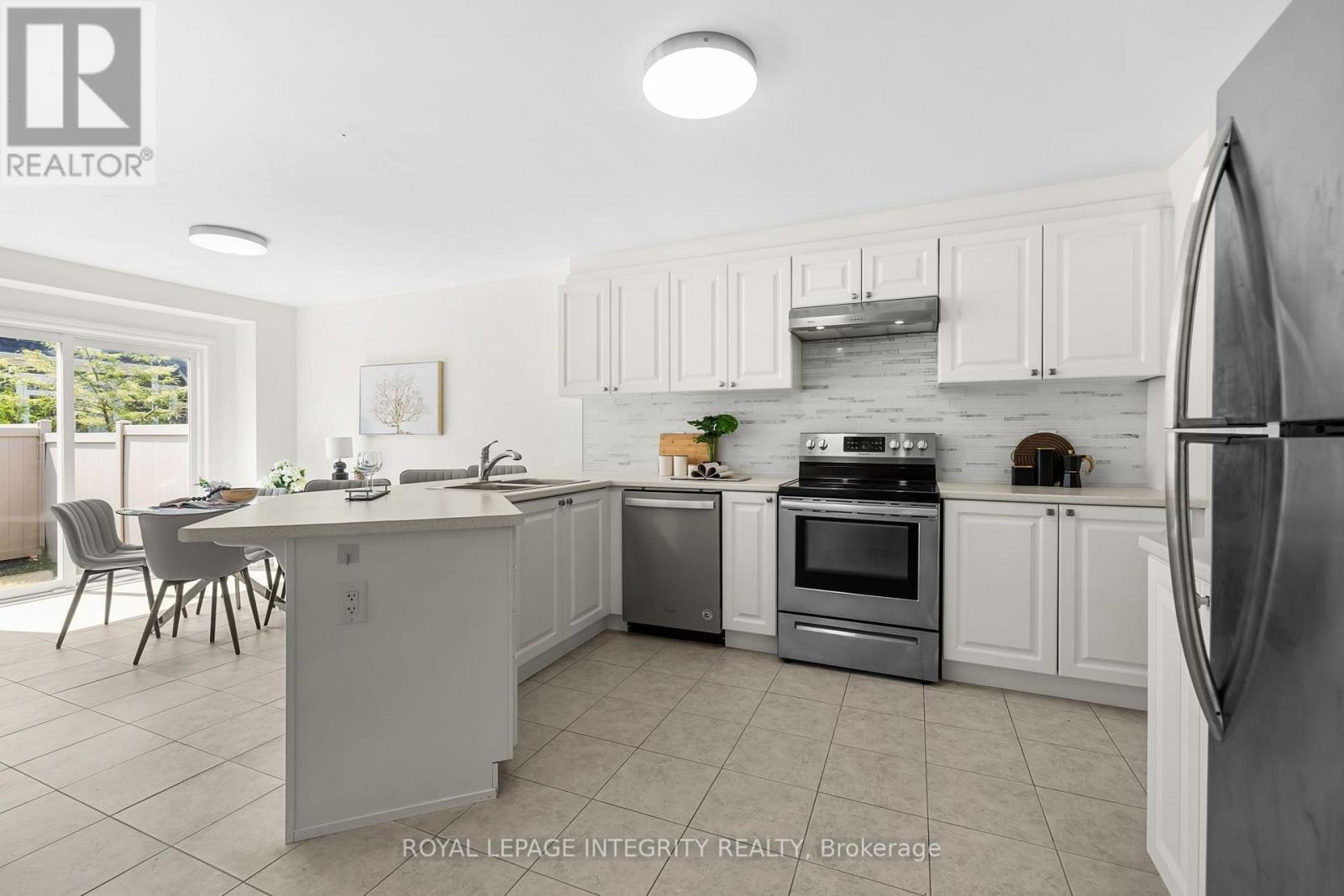 1002 LABURNUM WALK, Ottawa. Luxury613. By Peter Sagos - Image 18