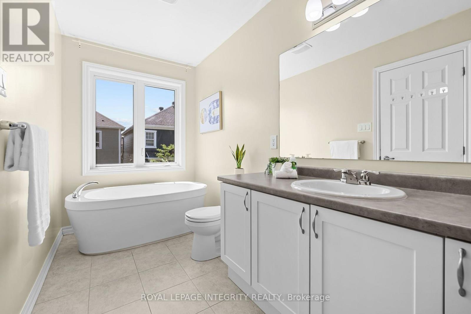 1002 LABURNUM WALK, Ottawa. Luxury613. By Peter Sagos - Image 24