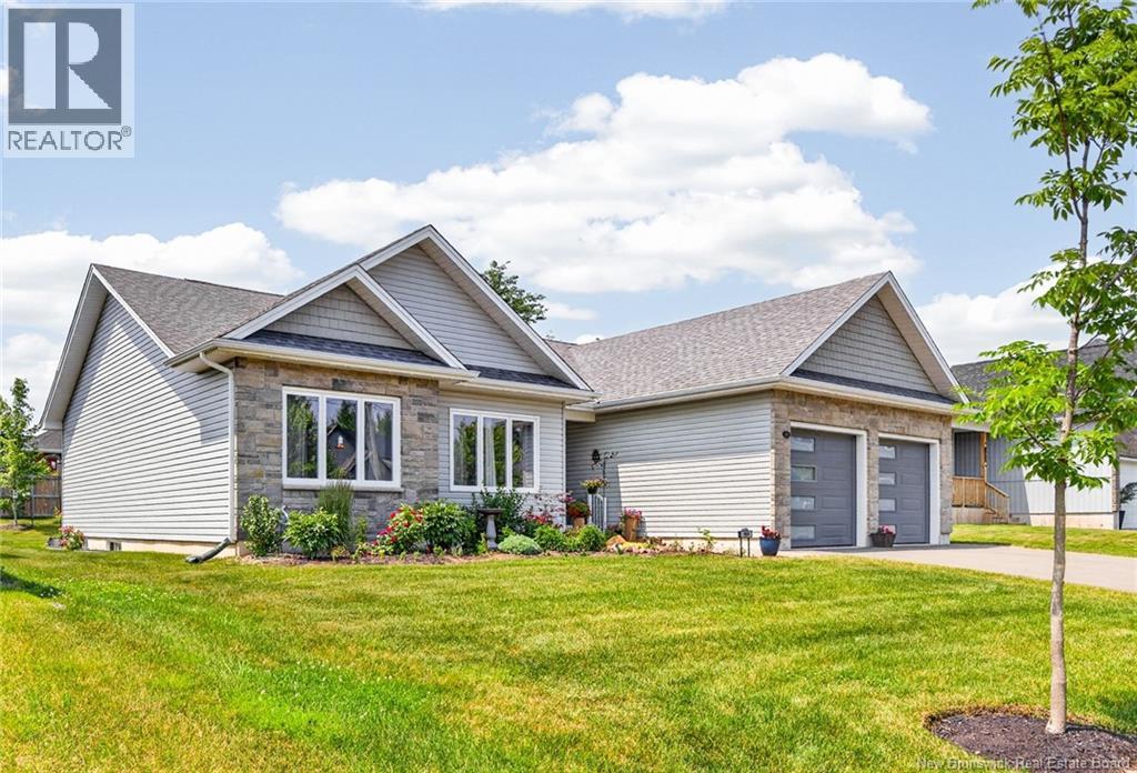 195 Rosebank Crescent - 1