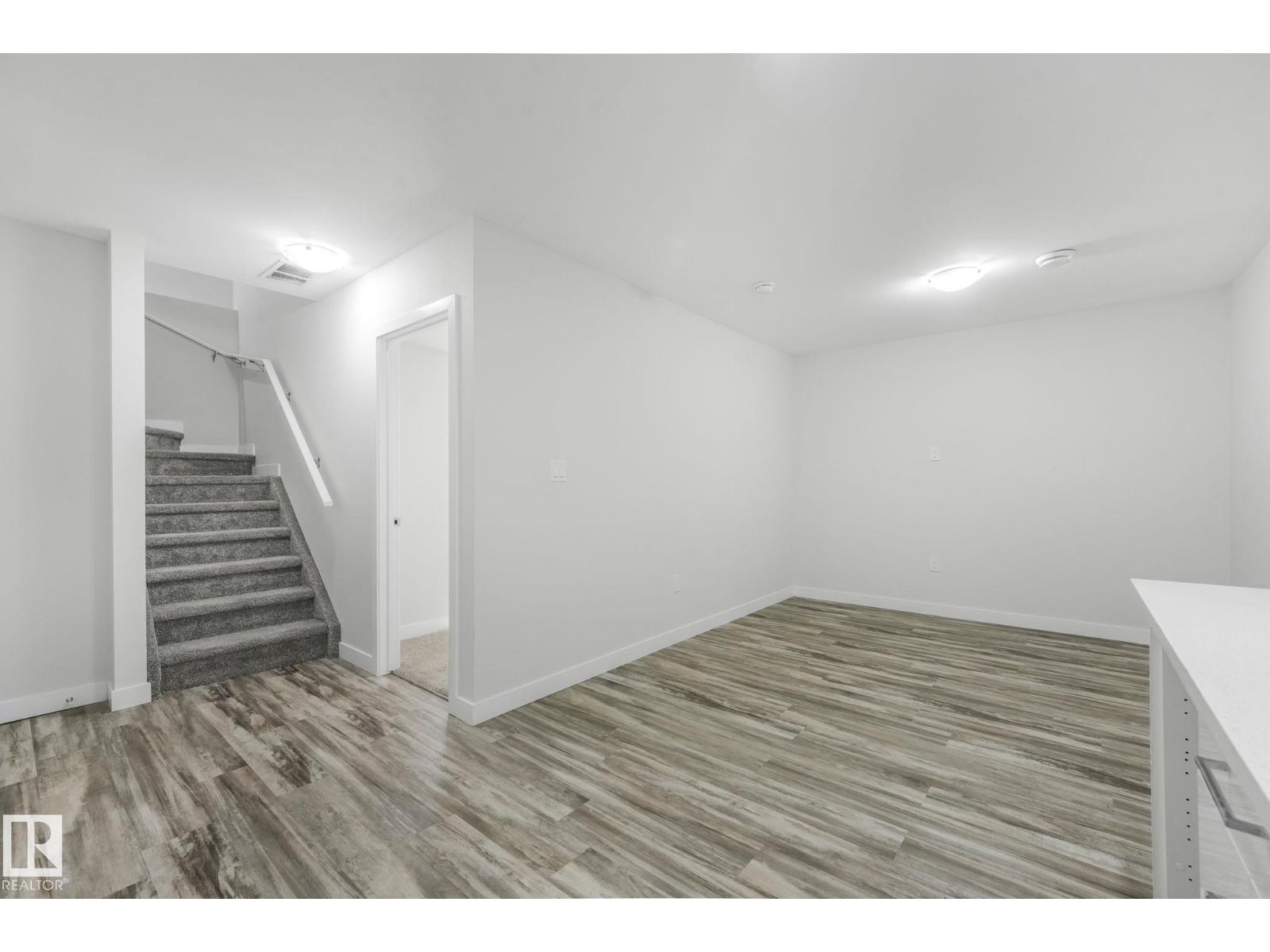 16619 14 AV SW - 45