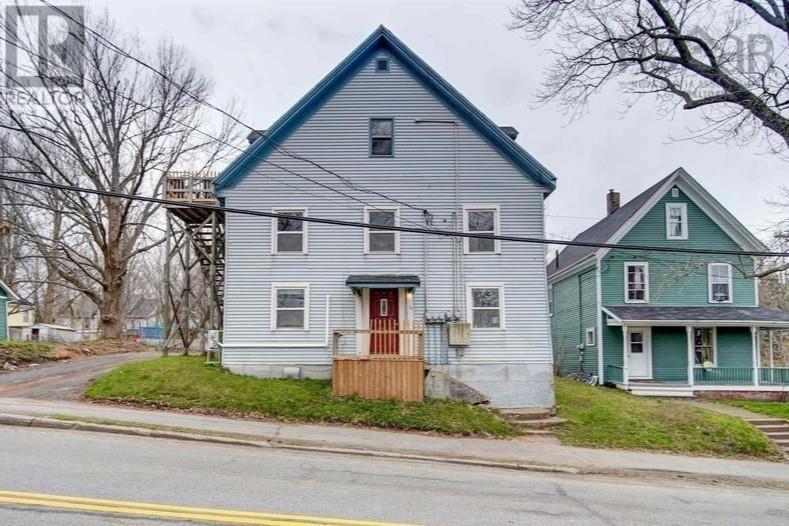 18 Gaspereau Avenue - 1