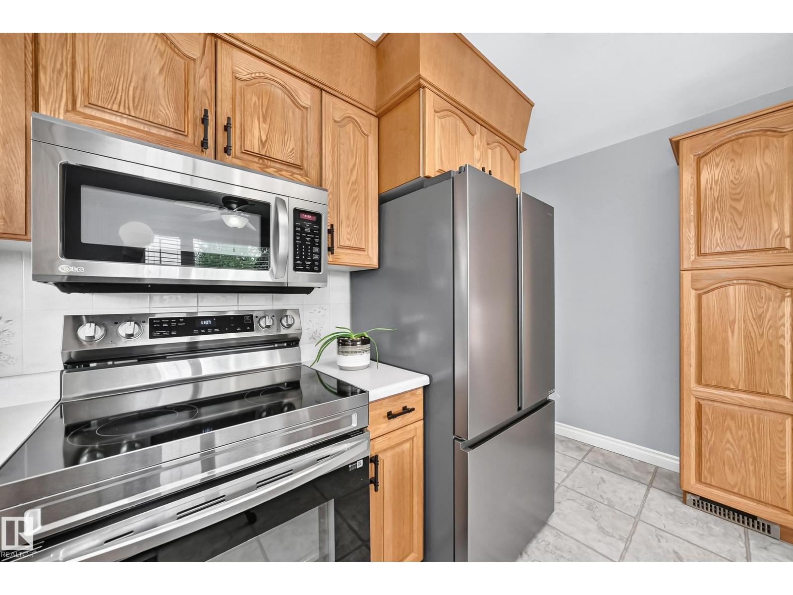 7916 130 AV NW - 10