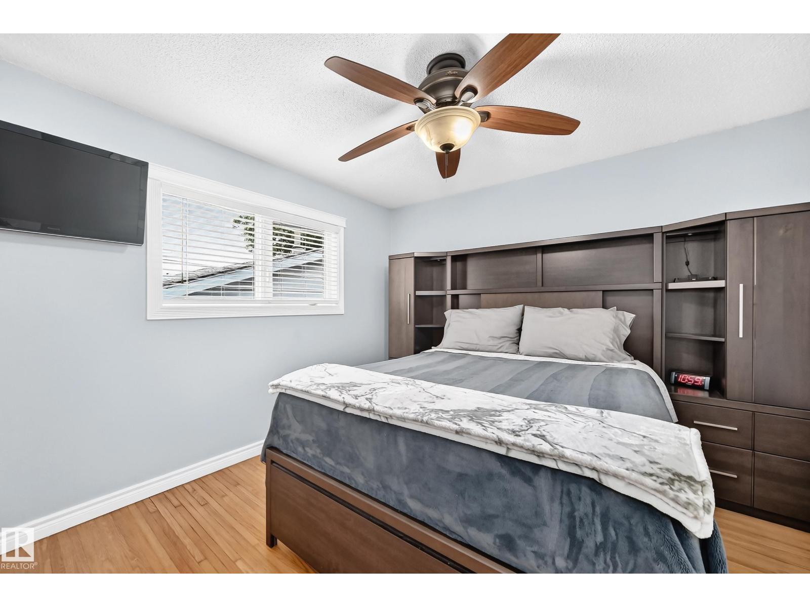 7916 130 AV NW - 15