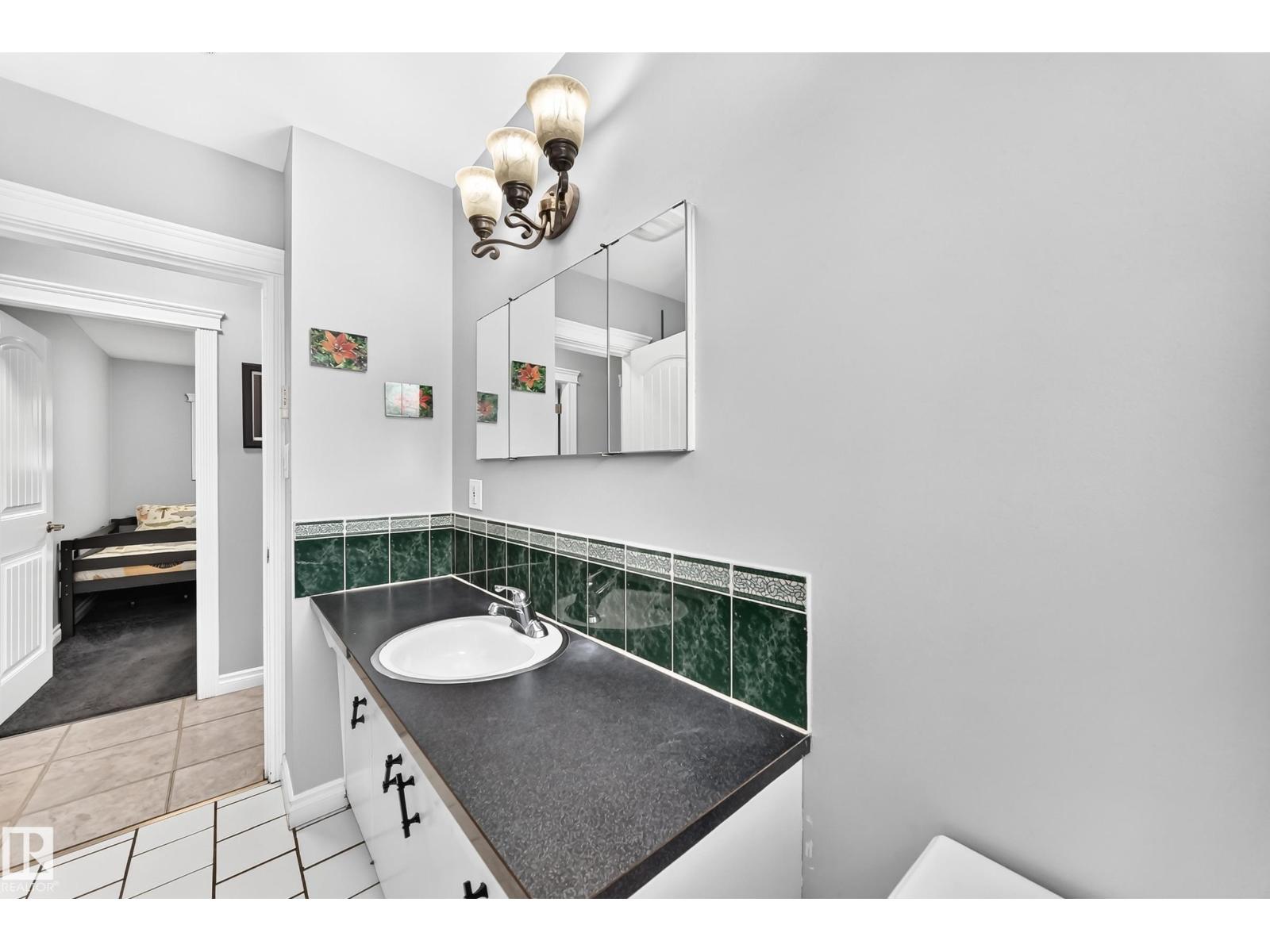 7916 130 AV NW - 21