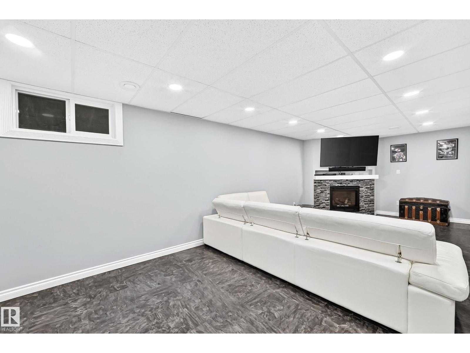 7916 130 AV NW - 25