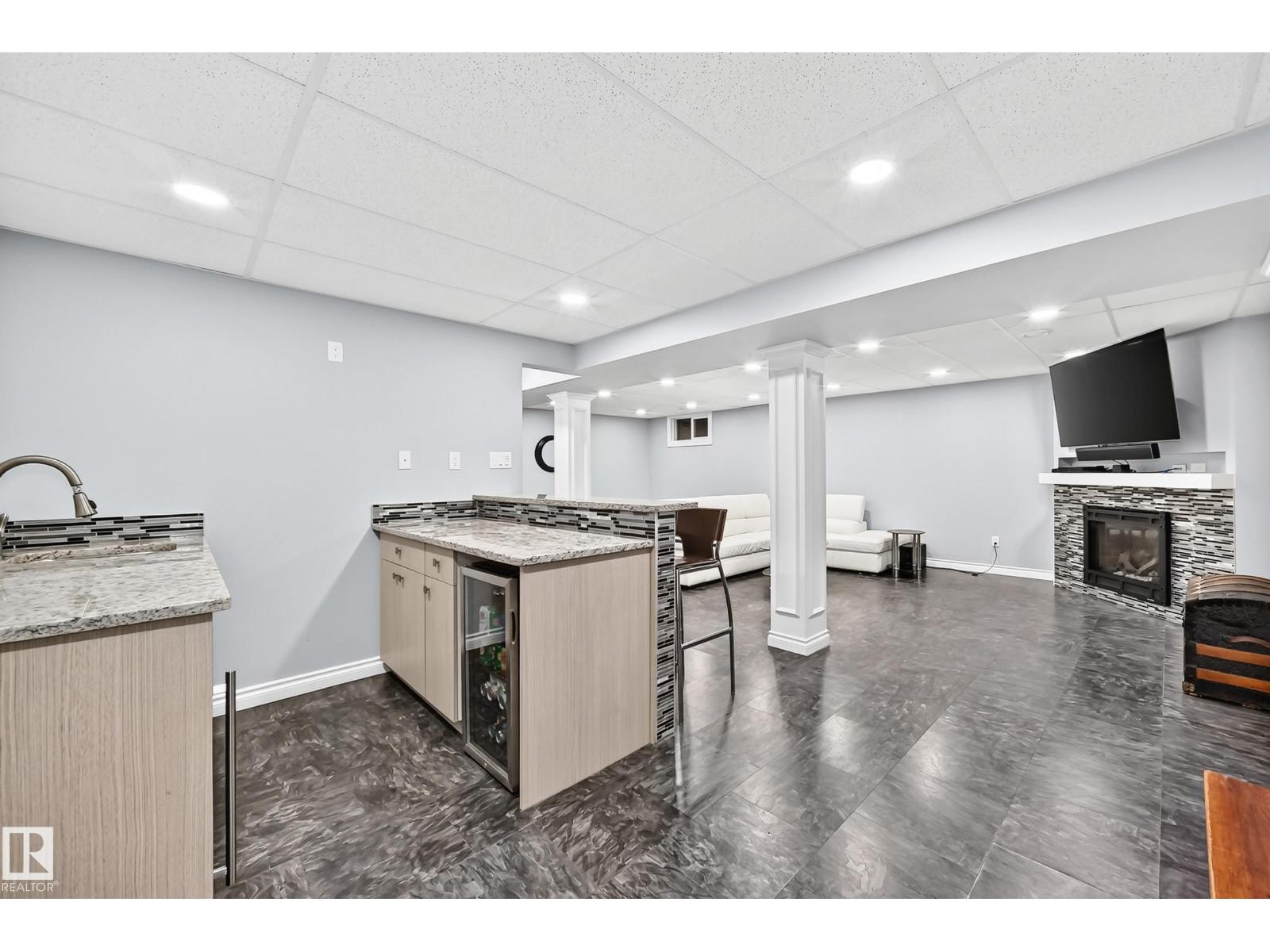 7916 130 AV NW - 28